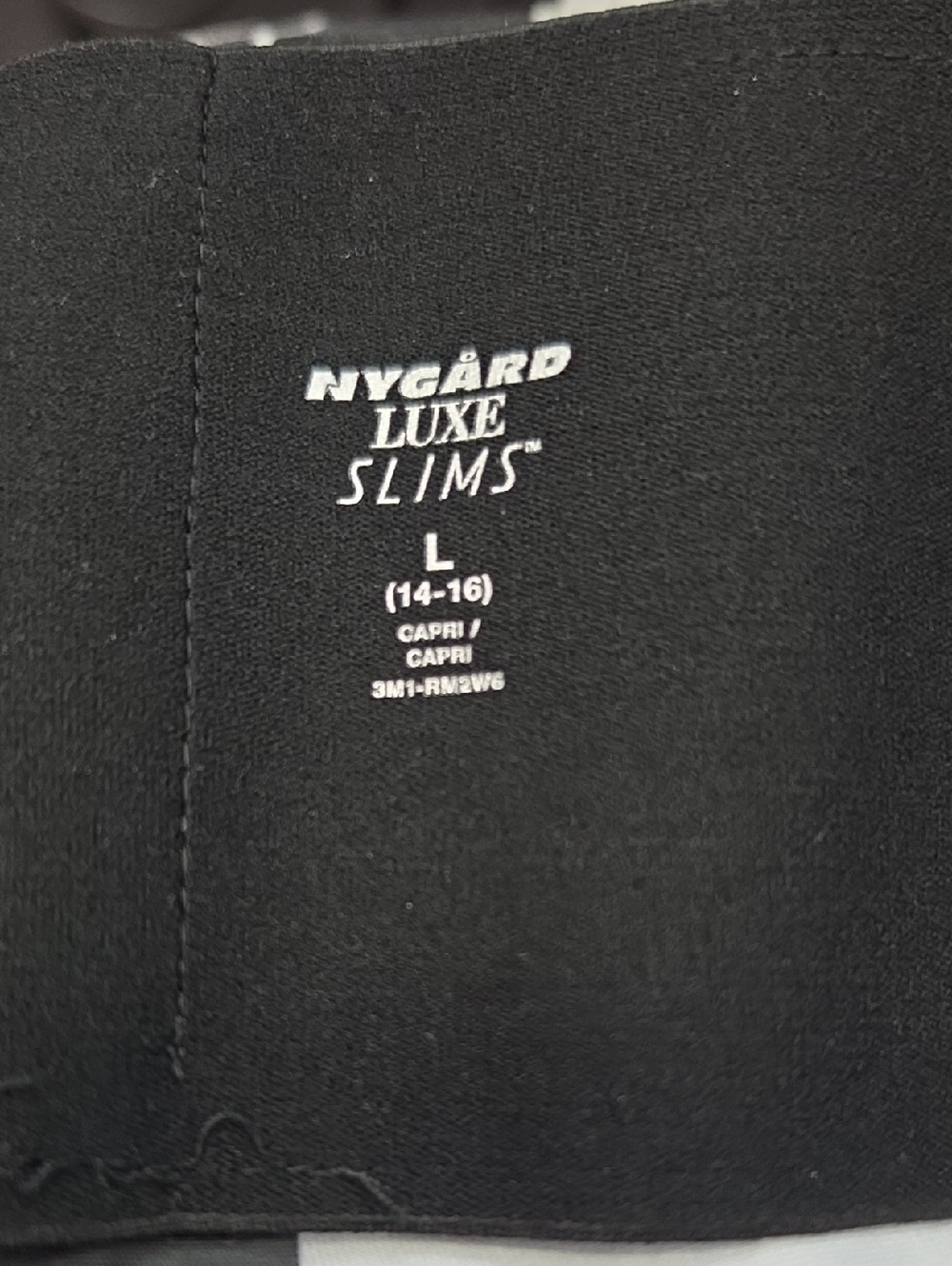 Nygård Luxe Slims Black And White Capri Pants